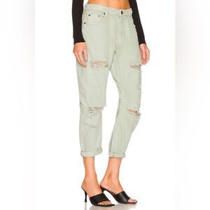 Messed Up Saints Boyfriend Jean in Faded Khaki
One Teaspoon
Size 25 NWT